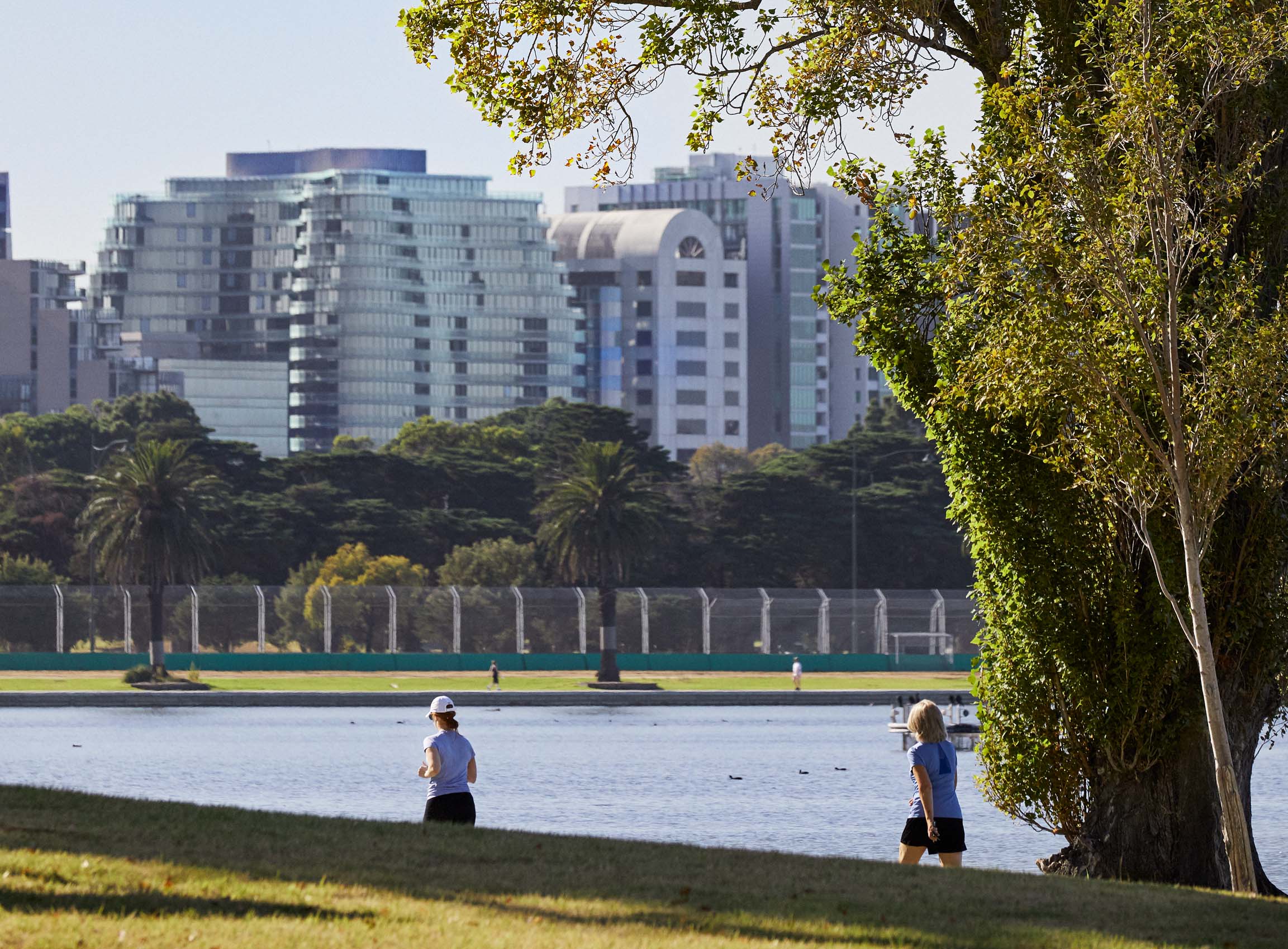 Live across the road from iconic, family-friendly Albert Park Lake.
